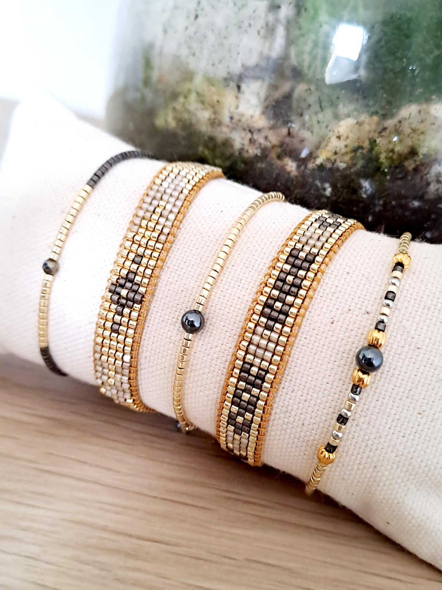 Bracelet hippie chic Bohême tissé a la main en perles Miyuki Delica - Carbone