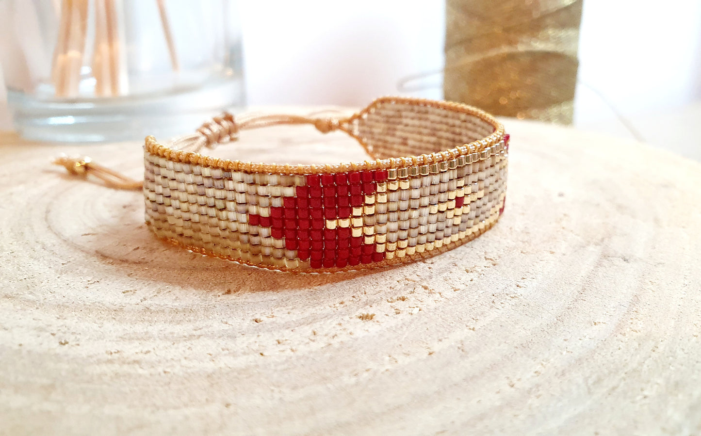 Bracelet hippie chic Bohême tissé a la main en perles Miyuki Delica - Vermillon, doré et quartz iris