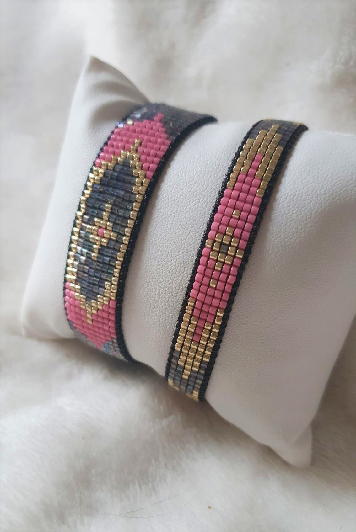 Bracelet hippie chic Bohême tissé a la main en perles Miyuki Delica - rose, doré et gris irisé