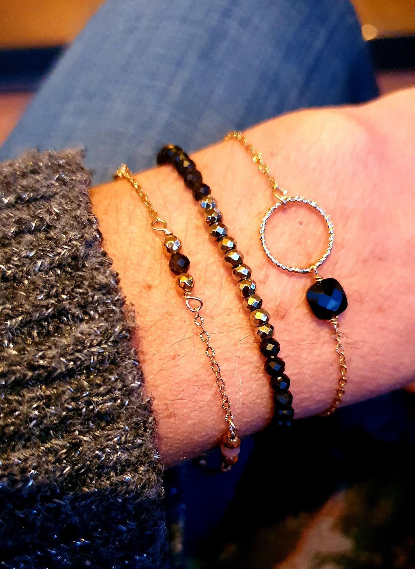 Bracelets plaque or cercle diamante et pierres semi-precieuses