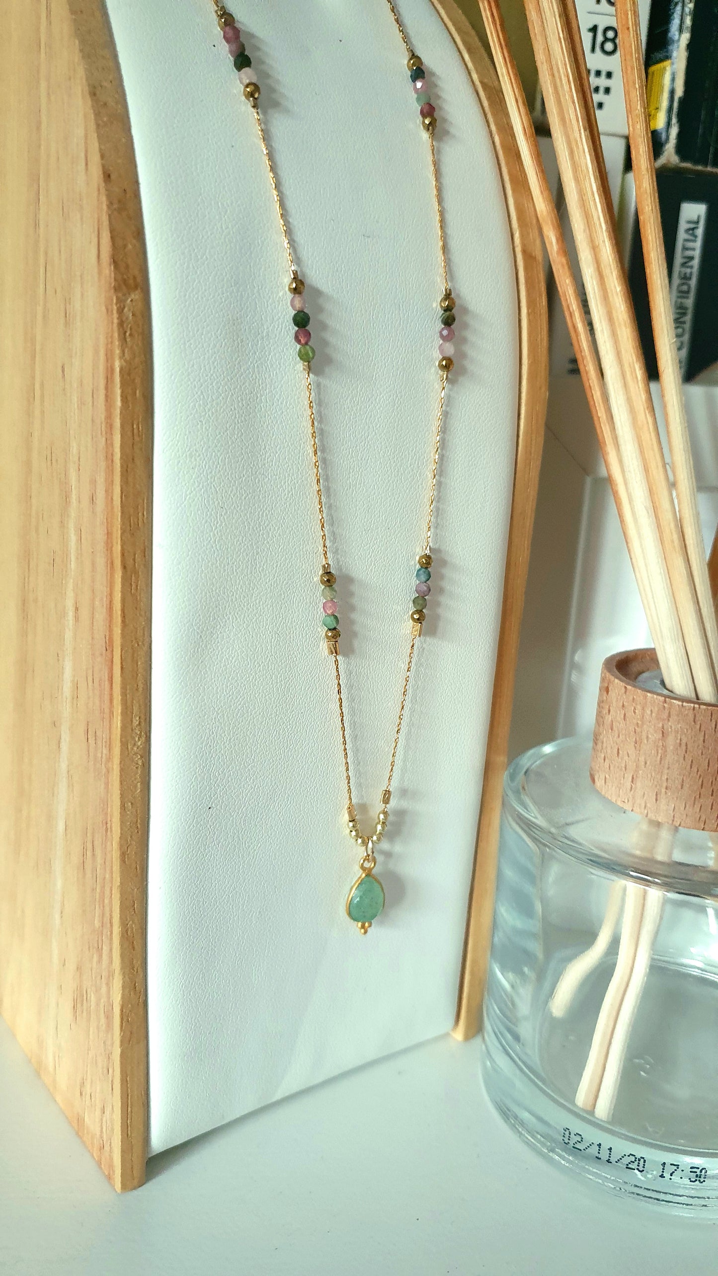 Collier chaîne plaquée or et pierres naturelles semi-précieuses tourmaline