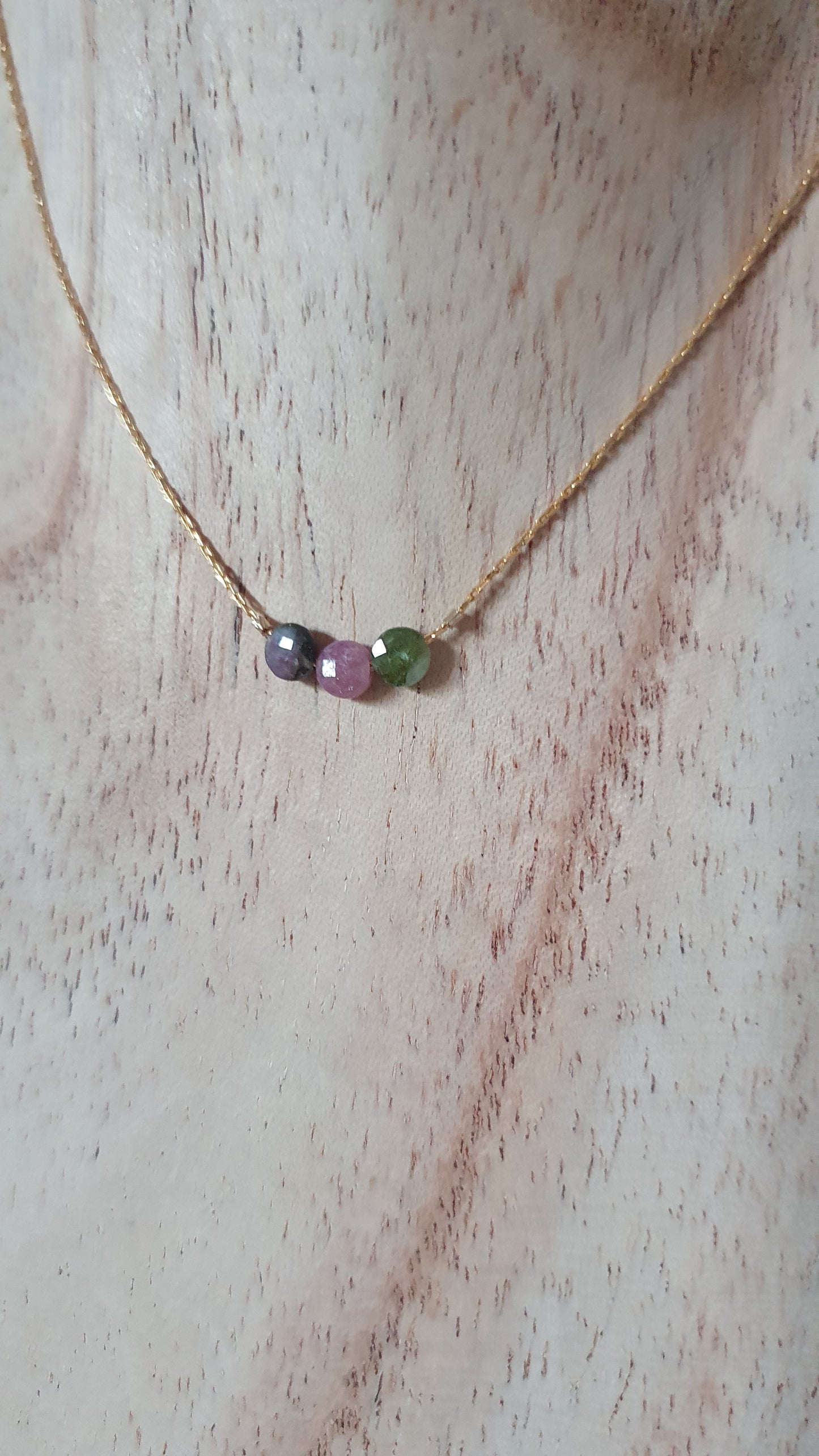 Collier chaîne plaquée or et pierres naturelles semi-précieuses tourmaline