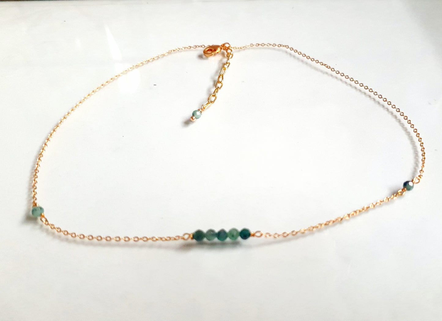 Collier et bracelet chaine plaquée or et pierres naturelles semi-precieuses emeraude