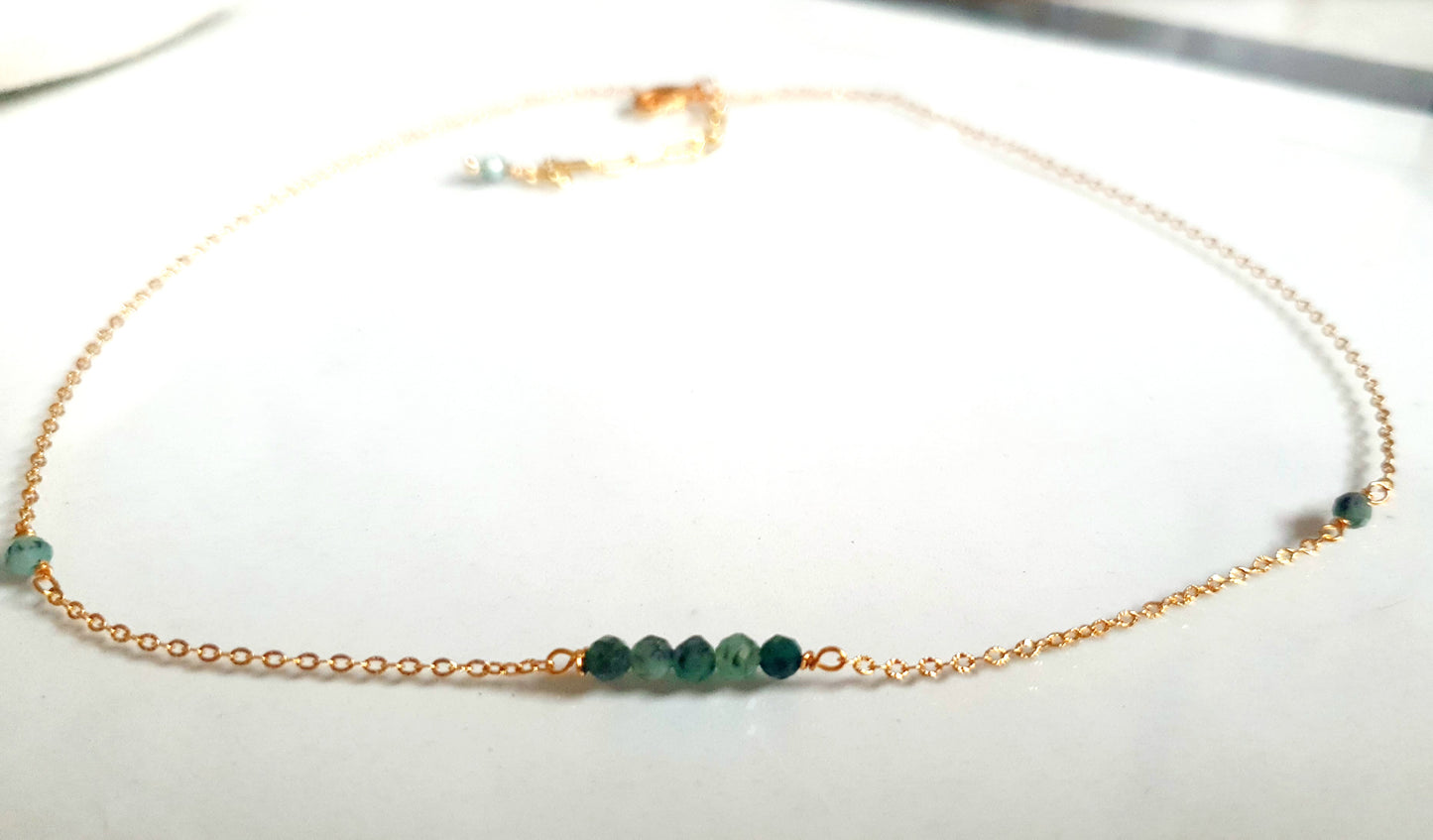Collier et bracelet chaine plaquée or et pierres naturelles semi-precieuses emeraude