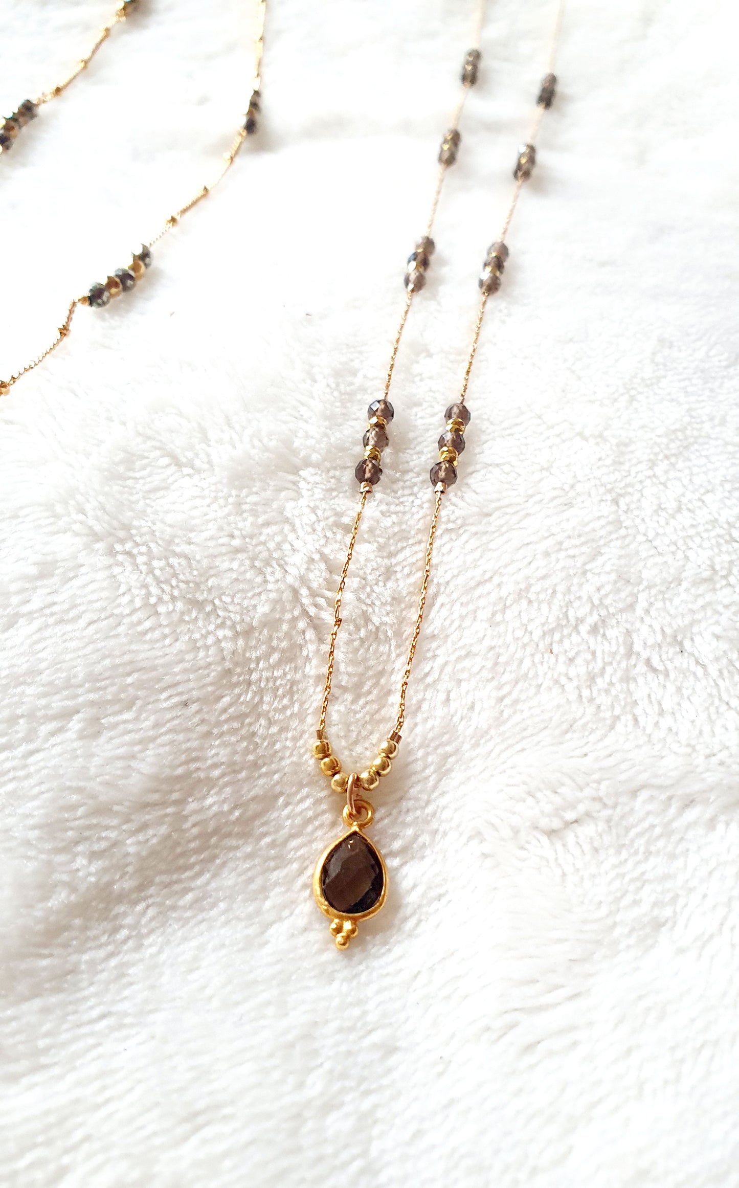 Collier chaîne plaquée or et pierres naturelles semi-précieuses Pyrite