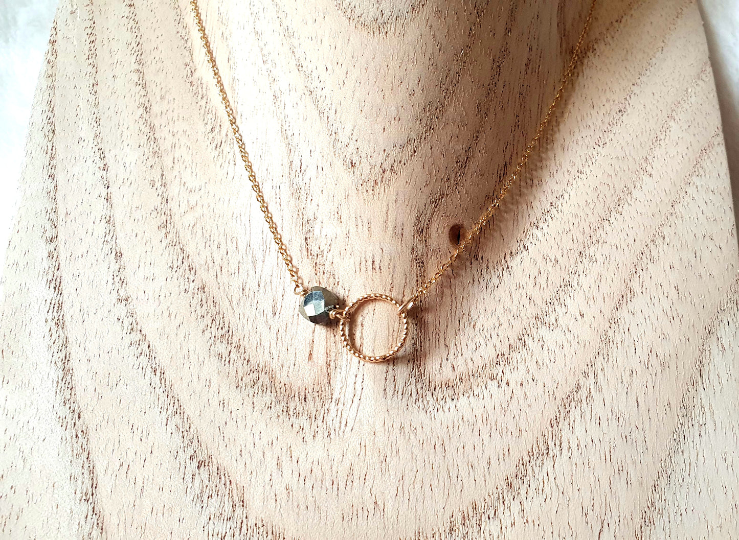 Collier chaîne plaquée or et pierres naturelles semi-précieuses Pyrite