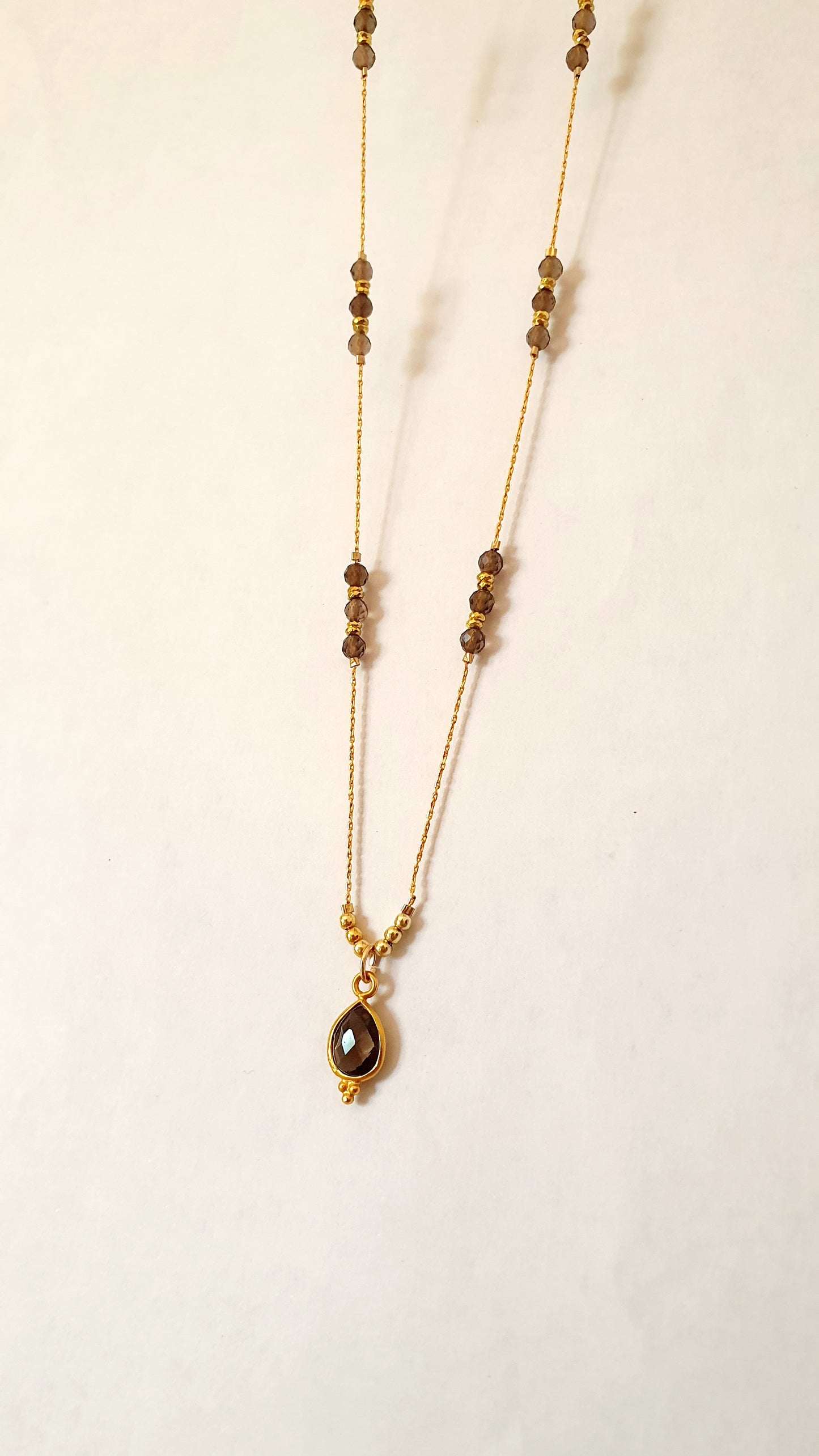 Collier chaîne plaquée or et pierres naturelles semi-précieuses Pyrite