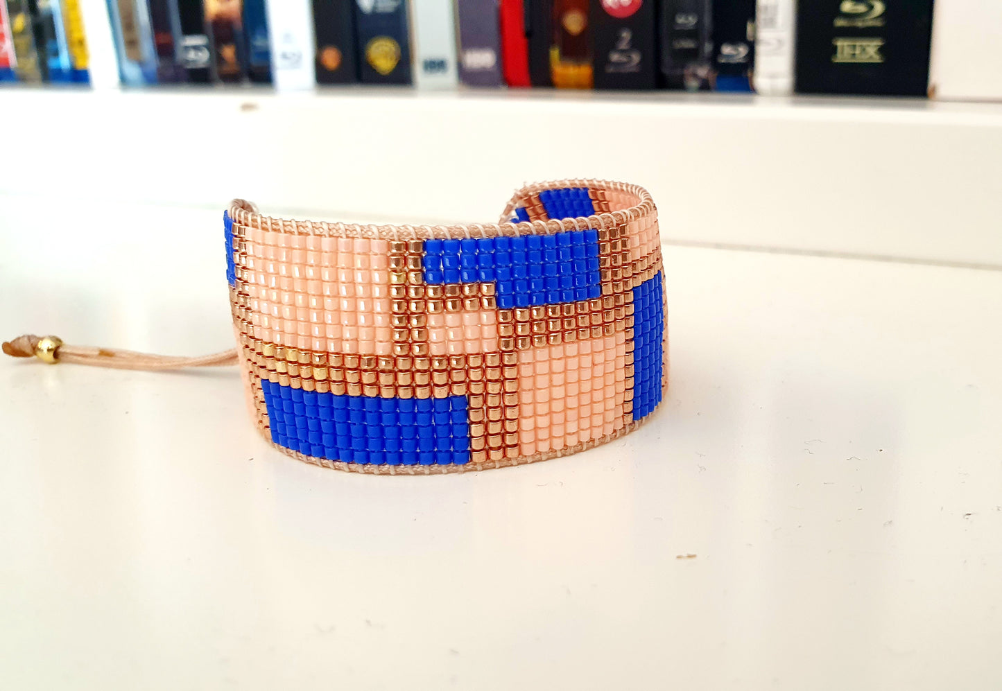 Bracelet graphique tissé a la main en perles Miyuki