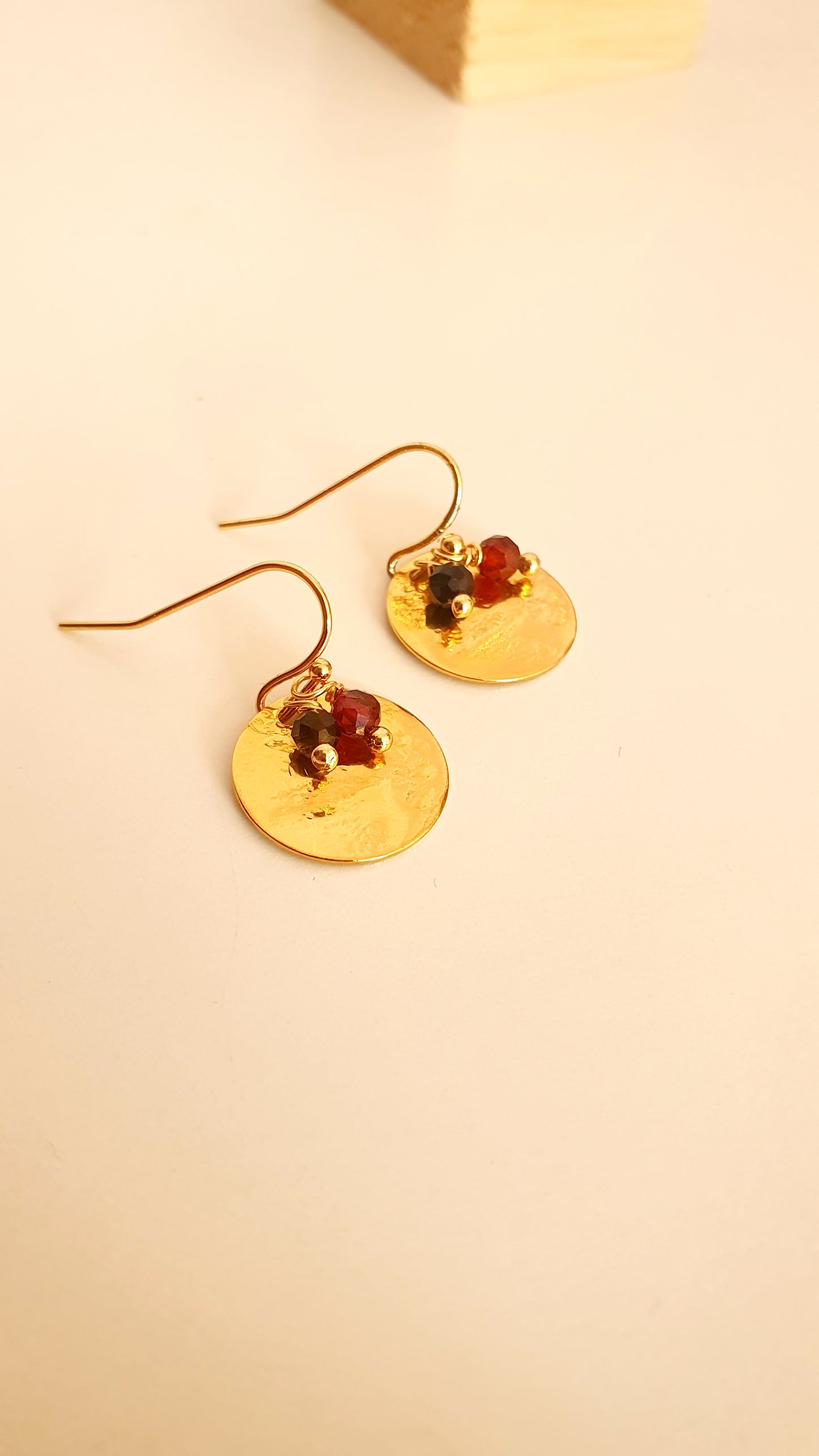 Boucles d'oreilles plaque or et pierres