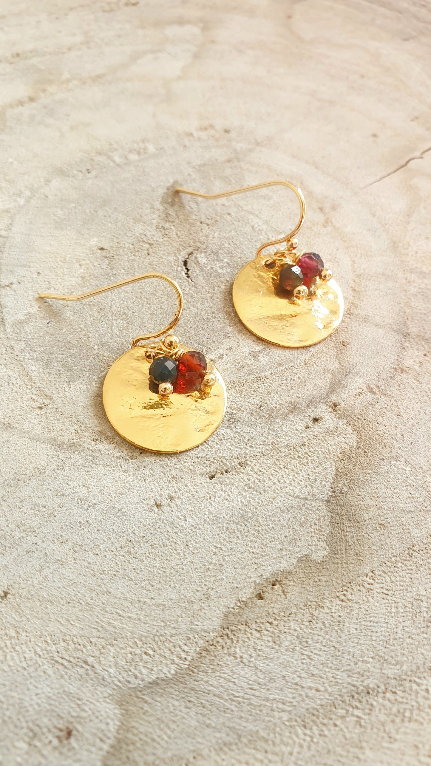 Boucles d'oreilles plaque or et pierres